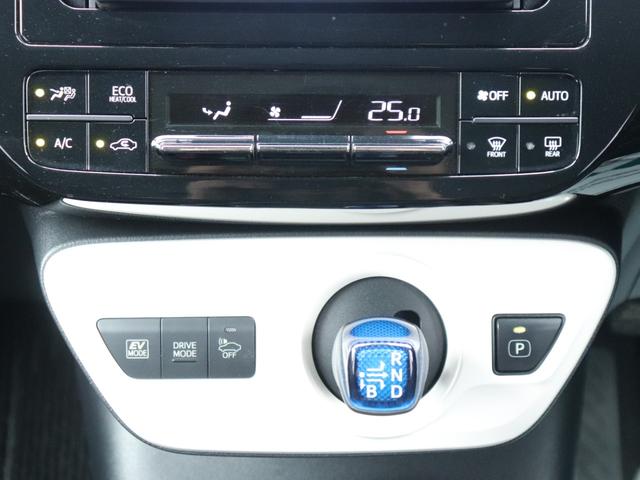 プリウス S レンタカーアップ セーフティセンスLEDヘッド社外メモリーナビBカメラ地デジBT音楽スマートキーDバイザ純正15AWビルトインETCレーダークルコン社外コンビHステアリングリモコン オートハイビーム(39枚目)