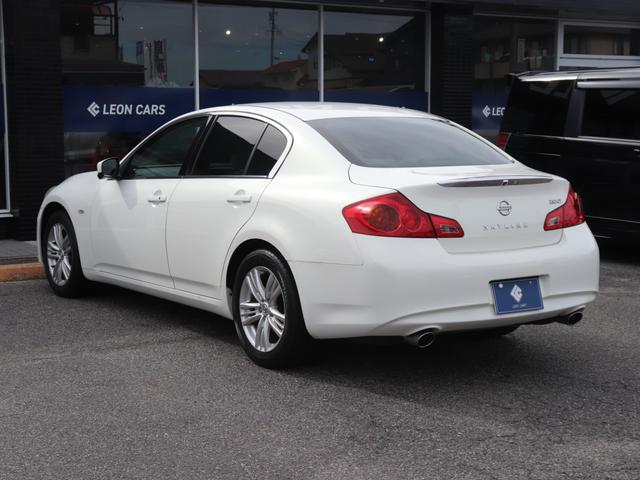 スカイライン 250GT ハーフレザーシート純正HDDナビBカメラ地デジHIDヘッドFフォグ純正17インチAWビルトインETCインテリキー革巻きHステアリングリモコン前席パワーシート プライバシーガラス(8枚目)