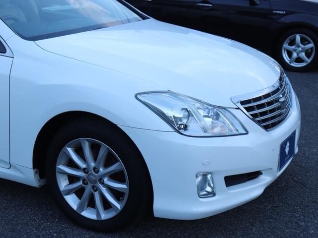 クラウン ロイヤルサルーン　イージークローザー純正ＨＤＤナビＢカメラ地デジＢＴ音楽スマートキーＨＩＤヘッドＦフォグ純正１７ＡＷプッシュスタート前席パワーシート左側カメラ　ビルトインＥＴＣウッドコンビＨステコン　クリアランスソナー（15枚目）