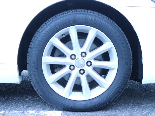 クラウン ロイヤルサルーン　イージークローザー純正ＨＤＤナビＢカメラ地デジＢＴ音楽スマートキーＨＩＤヘッドＦフォグ純正１７ＡＷプッシュスタート前席パワーシート左側カメラ　ビルトインＥＴＣウッドコンビＨステコン　クリアランスソナー（22枚目）