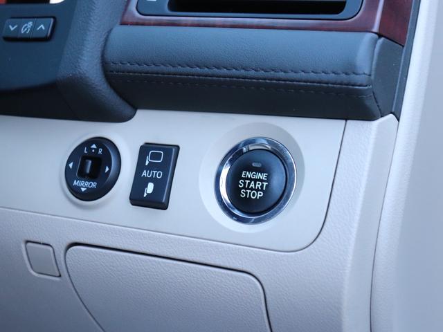 クラウン ロイヤルサルーン　イージークローザー純正ＨＤＤナビＢカメラ地デジＢＴ音楽スマートキーＨＩＤヘッドＦフォグ純正１７ＡＷプッシュスタート前席パワーシート左側カメラ　ビルトインＥＴＣウッドコンビＨステコン　クリアランスソナー（39枚目）