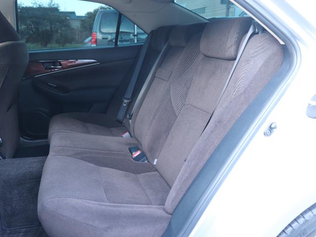 クラウン ロイヤル　社外メモリーナビＢカメラ地デジＢＴ音楽スマートキーＨＩＤヘッドＦフォグ社外１８インチＡＷプッシュスタートＲスモークＥＴＣコンライト（31枚目）