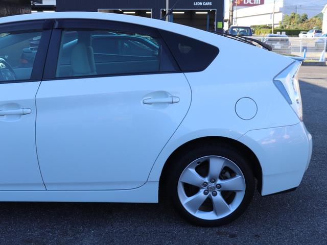 プリウス Ｓツーリングセレクション　ＬＥＤヘッド純正ＨＤＤナビＢカメラ地デジＢＴ音楽ＦフォグＤバイザ純正１７インチＡＷプライバシーガラス革巻きＨビルトインＥＴＣプッシュスタート　スマートキー　ヘッドライトウォッシャー　オートエアコン（12枚目）