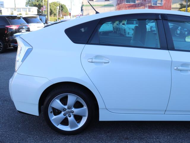 プリウス Ｓツーリングセレクション　ＬＥＤヘッド純正ＨＤＤナビＢカメラ地デジＢＴ音楽ＦフォグＤバイザ純正１７インチＡＷプライバシーガラス革巻きＨビルトインＥＴＣプッシュスタート　スマートキー　ヘッドライトウォッシャー　オートエアコン（13枚目）