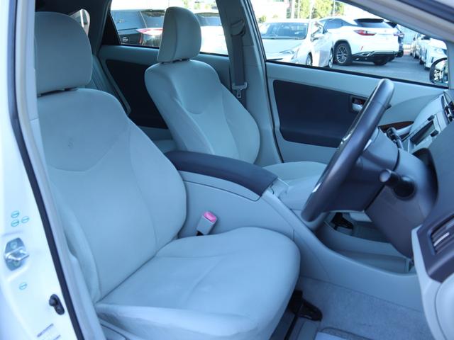 プリウス Ｓツーリングセレクション　ＬＥＤヘッド純正ＨＤＤナビＢカメラ地デジＢＴ音楽ＦフォグＤバイザ純正１７インチＡＷプライバシーガラス革巻きＨビルトインＥＴＣプッシュスタート　スマートキー　ヘッドライトウォッシャー　オートエアコン（32枚目）