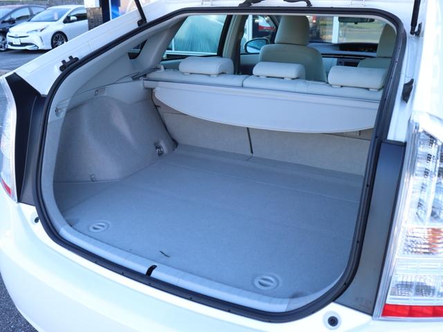 プリウス Ｓツーリングセレクション　ＬＥＤヘッド純正ＨＤＤナビＢカメラ地デジＢＴ音楽ＦフォグＤバイザ純正１７インチＡＷプライバシーガラス革巻きＨビルトインＥＴＣプッシュスタート　スマートキー　ヘッドライトウォッシャー　オートエアコン（35枚目）