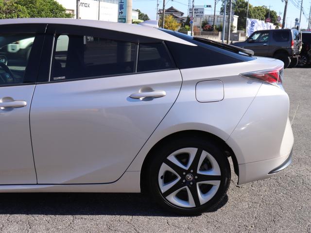 プリウス 　セーフティセンス合成皮革シートＬＥＤヘッド純正９型ＳＤナビＢカメラ地デジＢＴ音楽プリクラッシュ　レーダークルコン　オートハイビーム前席シートヒーター革巻きＨステアリングリモコン純正ドライブレコーダー（12枚目）