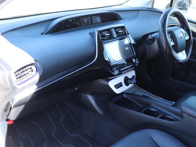 プリウス 　セーフティセンス合成皮革シートＬＥＤヘッド純正９型ＳＤナビＢカメラ地デジＢＴ音楽プリクラッシュ　レーダークルコン　オートハイビーム前席シートヒーター革巻きＨステアリングリモコン純正ドライブレコーダー（29枚目）