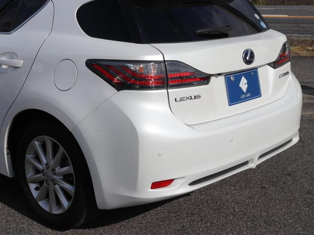 ＣＴ ＣＴ２００ｈ　バージョンＣ　ＬＥＤヘッドＦフォグ純正ナビＢカメラ地デジＢＴ音楽クリアランスソナー前席シートヒーター純正１６ＡＷクルコン　コンライト　パドルシフト　ヘッドライトウォッシャー　ビルトインＥＴＣスマートキー革巻きＨ（17枚目）