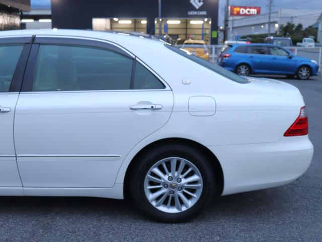 クラウン ロイヤルサルーンＧ　後期モデル純正ＨＤＤナビＢカメラ地デジ　クルーズコントロール前席パワーシート運転席シートメモリー後席電動リクライニング＆シェード革巻きＨ電動チルト　ステコンＨＩＤヘッドＦフォグＤバイザ純正１６ＡＷ（12枚目）