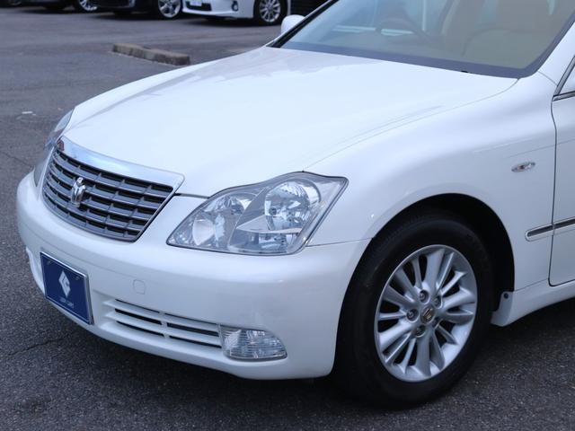 クラウン ロイヤルサルーンＧ　後期モデル純正ＨＤＤナビＢカメラ地デジ　クルーズコントロール前席パワーシート運転席シートメモリー後席電動リクライニング＆シェード革巻きＨ電動チルト　ステコンＨＩＤヘッドＦフォグＤバイザ純正１６ＡＷ（16枚目）