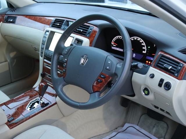 クラウン ロイヤルサルーンＧ　後期モデル純正ＨＤＤナビＢカメラ地デジ　クルーズコントロール前席パワーシート運転席シートメモリー後席電動リクライニング＆シェード革巻きＨ電動チルト　ステコンＨＩＤヘッドＦフォグＤバイザ純正１６ＡＷ（28枚目）