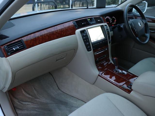 クラウン ロイヤルサルーンＧ　後期モデル純正ＨＤＤナビＢカメラ地デジ　クルーズコントロール前席パワーシート運転席シートメモリー後席電動リクライニング＆シェード革巻きＨ電動チルト　ステコンＨＩＤヘッドＦフォグＤバイザ純正１６ＡＷ（29枚目）