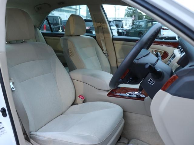 クラウン ロイヤルサルーンＧ　後期モデル純正ＨＤＤナビＢカメラ地デジ　クルーズコントロール前席パワーシート運転席シートメモリー後席電動リクライニング＆シェード革巻きＨ電動チルト　ステコンＨＩＤヘッドＦフォグＤバイザ純正１６ＡＷ（32枚目）