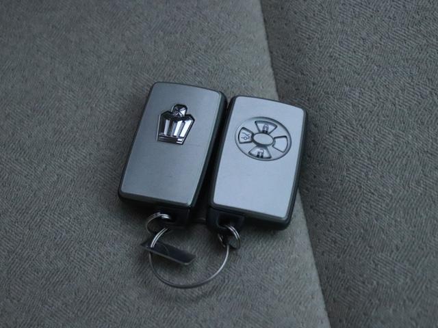 クラウン ロイヤルサルーンＧ　後期モデル純正ＨＤＤナビＢカメラ地デジ　クルーズコントロール前席パワーシート運転席シートメモリー後席電動リクライニング＆シェード革巻きＨ電動チルト　ステコンＨＩＤヘッドＦフォグＤバイザ純正１６ＡＷ（39枚目）