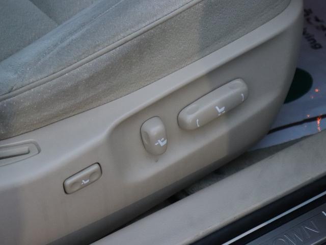 クラウン ロイヤルサルーンＧ　後期モデル純正ＨＤＤナビＢカメラ地デジ　クルーズコントロール前席パワーシート運転席シートメモリー後席電動リクライニング＆シェード革巻きＨ電動チルト　ステコンＨＩＤヘッドＦフォグＤバイザ純正１６ＡＷ（44枚目）