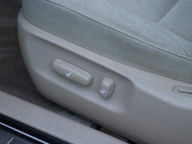 クラウン ロイヤルサルーンＧ　後期モデル純正ＨＤＤナビＢカメラ地デジ　クルーズコントロール前席パワーシート運転席シートメモリー後席電動リクライニング＆シェード革巻きＨ電動チルト　ステコンＨＩＤヘッドＦフォグＤバイザ純正１６ＡＷ（45枚目）