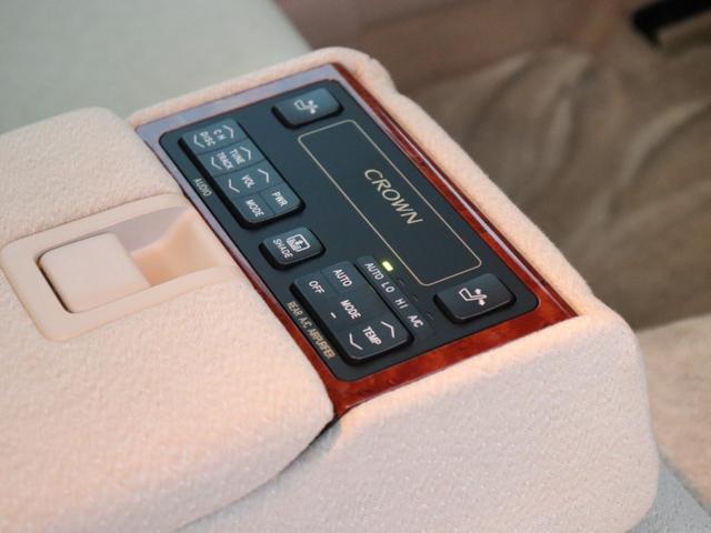 クラウン ロイヤルサルーンＧ　後期モデル純正ＨＤＤナビＢカメラ地デジ　クルーズコントロール前席パワーシート運転席シートメモリー後席電動リクライニング＆シェード革巻きＨ電動チルト　ステコンＨＩＤヘッドＦフォグＤバイザ純正１６ＡＷ（47枚目）