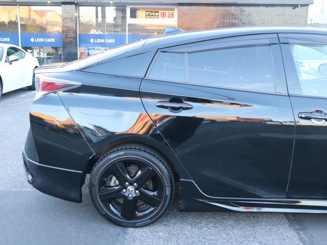 プリウス Ｓツーリングセレクション　モデリスタフルエアロ　セーフティセンスＬＥＤヘッド社外メモリーナビＢカメラ地デジＢＴ音楽ＡＣ１００Ｖスマートキー合皮シート前席シートヒーター純正１７ＡＷプッシュスタートＲフォグ革巻きＨステコンＥＴＣ（13枚目）