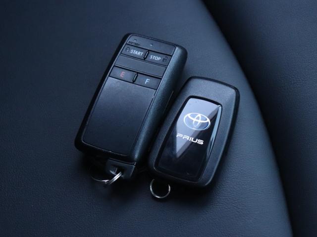 プリウス Ｓツーリングセレクション　モデリスタフルエアロ　セーフティセンスＬＥＤヘッド社外メモリーナビＢカメラ地デジＢＴ音楽ＡＣ１００Ｖスマートキー合皮シート前席シートヒーター純正１７ＡＷプッシュスタートＲフォグ革巻きＨステコンＥＴＣ（42枚目）