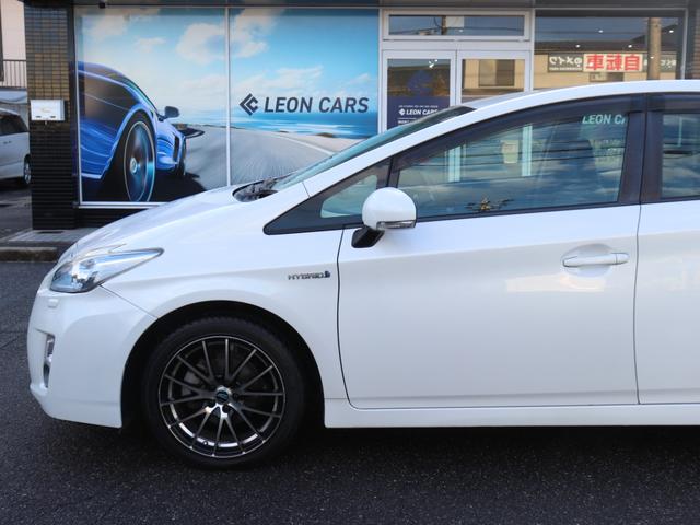 プリウス Sツーリングセレクション LEDヘッド 純正SDナビ地デジ 音楽録音 スマートキーETCステアリングリモコン コンライト オートエアコン フォグランプ ヘッドライトウォッシャー 社外17AWトノカバーCD/DVD/SD(11枚目)