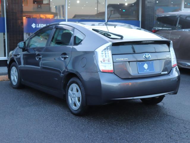 プリウス Ｓ　ＬＥＤエディション　ＬＥＤヘッドライト純正ナビ地デジＢｌｕｅｔｏｏｔｈ音楽ステアリングリモコン革巻きステアリング純正１５ＡＷドアバイザー　オートエアコン　フォグランプ　音楽録音（8枚目）