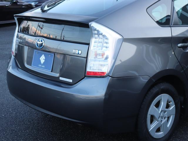 プリウス Ｓ　ＬＥＤエディション　ＬＥＤヘッドライト純正ナビ地デジＢｌｕｅｔｏｏｔｈ音楽ステアリングリモコン革巻きステアリング純正１５ＡＷドアバイザー　オートエアコン　フォグランプ　音楽録音（13枚目）