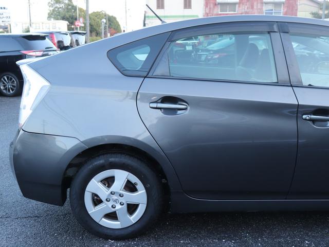 プリウス Ｓ　ＬＥＤエディション　ＬＥＤヘッドライト純正ナビ地デジＢｌｕｅｔｏｏｔｈ音楽ステアリングリモコン革巻きステアリング純正１５ＡＷドアバイザー　オートエアコン　フォグランプ　音楽録音（15枚目）