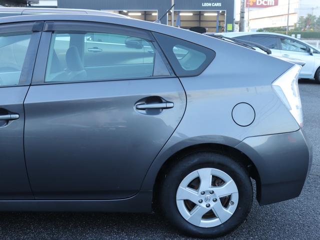 プリウス Ｓ　ＬＥＤエディション　ＬＥＤヘッドライト純正ナビ地デジＢｌｕｅｔｏｏｔｈ音楽ステアリングリモコン革巻きステアリング純正１５ＡＷドアバイザー　オートエアコン　フォグランプ　音楽録音（18枚目）