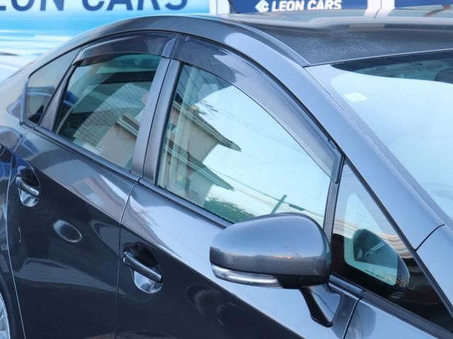 プリウス Ｓ　ＬＥＤエディション　ＬＥＤヘッドライト純正ナビ地デジＢｌｕｅｔｏｏｔｈ音楽ステアリングリモコン革巻きステアリング純正１５ＡＷドアバイザー　オートエアコン　フォグランプ　音楽録音（21枚目）