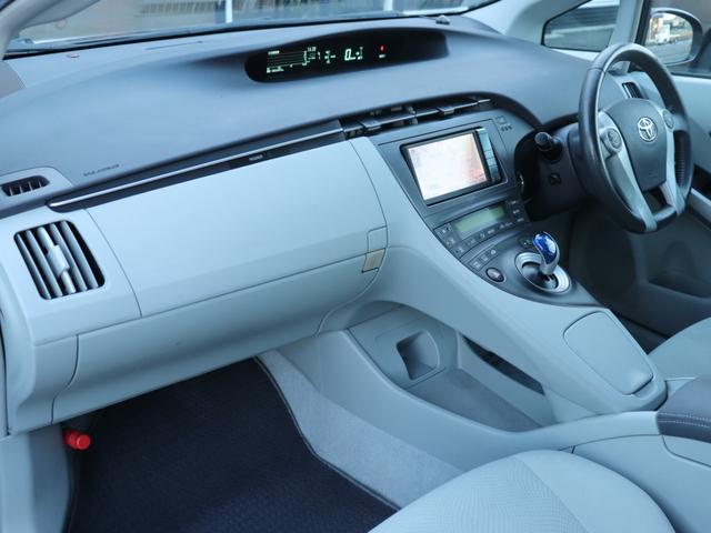 プリウス Ｓ　ＬＥＤエディション　ＬＥＤヘッドライト純正ナビ地デジＢｌｕｅｔｏｏｔｈ音楽ステアリングリモコン革巻きステアリング純正１５ＡＷドアバイザー　オートエアコン　フォグランプ　音楽録音（29枚目）