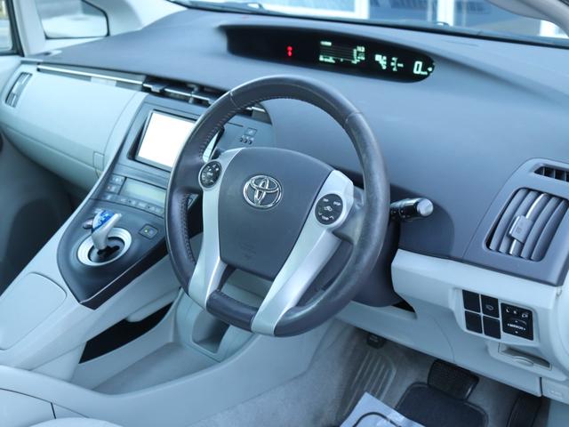 プリウス Ｓ　ＬＥＤエディション　ＬＥＤヘッドライト純正ナビ地デジＢｌｕｅｔｏｏｔｈ音楽ステアリングリモコン革巻きステアリング純正１５ＡＷドアバイザー　オートエアコン　フォグランプ　音楽録音（30枚目）