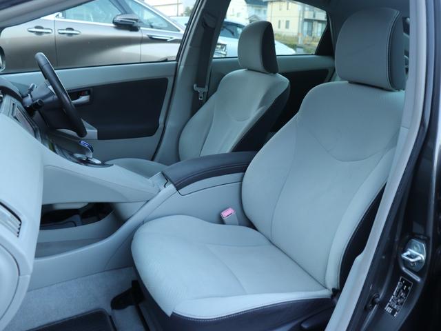 プリウス Ｓ　ＬＥＤエディション　ＬＥＤヘッドライト純正ナビ地デジＢｌｕｅｔｏｏｔｈ音楽ステアリングリモコン革巻きステアリング純正１５ＡＷドアバイザー　オートエアコン　フォグランプ　音楽録音（31枚目）