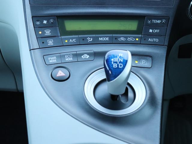 プリウス Ｓ　ＬＥＤエディション　ＬＥＤヘッドライト純正ナビ地デジＢｌｕｅｔｏｏｔｈ音楽ステアリングリモコン革巻きステアリング純正１５ＡＷドアバイザー　オートエアコン　フォグランプ　音楽録音（40枚目）