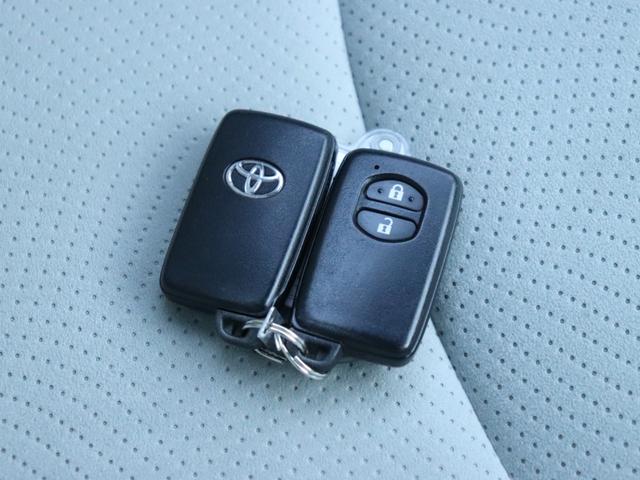 プリウス Ｓ　ＬＥＤエディション　ＬＥＤヘッドライト純正ナビ地デジＢｌｕｅｔｏｏｔｈ音楽ステアリングリモコン革巻きステアリング純正１５ＡＷドアバイザー　オートエアコン　フォグランプ　音楽録音（41枚目）