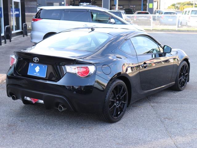 ８６ Ｇ　モデリスタエアロＳＳＲ１８インチＡＷ純正ＳＤナビＢカメラ地デジＢＴ音楽ＴＲＤトランクスポイラー　コーナーセンサーＥＴＣキーレス革巻きハンドル　ライトレベライザ　キーレス（7枚目）