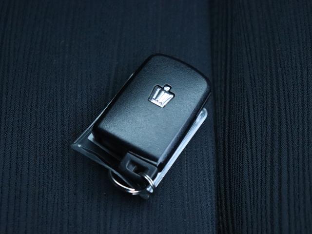 クラウンハイブリッド アスリートＳ　ワンオーナー　ＯＰスパッタリング１８ＡＷ　純正ナビ　バックカメラ　ＢＴ音楽　地デジフルセグ　ＣＤ／ＤＶＤ再生　ビルトインＥＴＣ　スマートキー　クルコン　シートヒーター　ハンドルヒーター　パワーシート（42枚目）