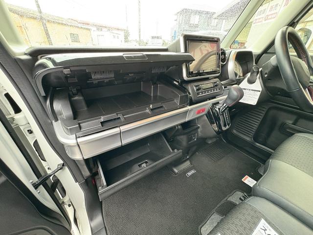 スペーシアカスタム ハイブリッドＸＳ　全方位モニター用カメラパッケージ装着車　クリアランスソナー　ＬＥＤヘッドランプ　オートライト　オートマチックハイビーム　運転席ヒートヒーター　両側オートスライドドア　ＢＴオーディオ　フルセグＴＶ（16枚目）