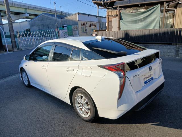 プリウス Ｓ　スマートキー・プッシュスター・ＥＴＣ・ステアリングスイッチ・Ｅナビ＆フルセグＴＶ・Ｂｌｕｅｔｏｏｔｈ（3枚目）