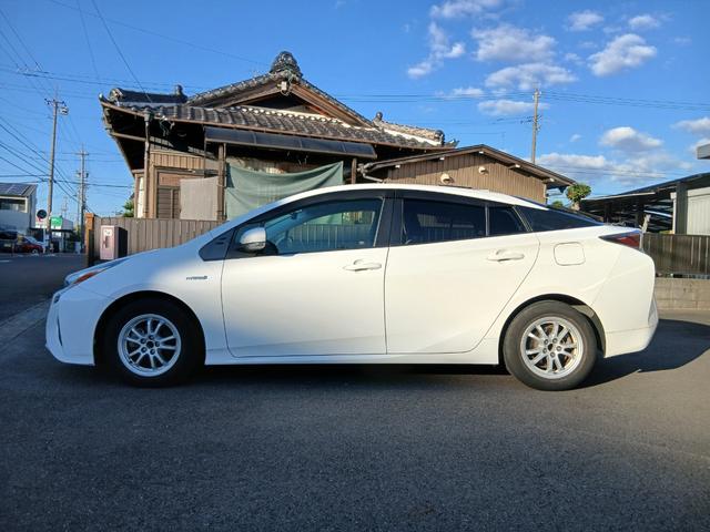 プリウス Ｓ　スマートキー・プッシュスター・ＥＴＣ・ステアリングスイッチ・Ｅナビ＆フルセグＴＶ・Ｂｌｕｅｔｏｏｔｈ（4枚目）