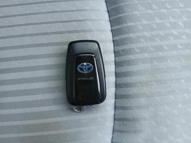 プリウス Ｓ　スマートキー・プッシュスター・ＥＴＣ・ステアリングスイッチ・Ｅナビ＆フルセグＴＶ・Ｂｌｕｅｔｏｏｔｈ（39枚目）