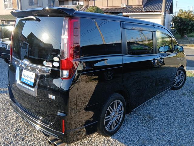 ノア 　ハイブリッドＧ　　エアロ　パワスラ　シートヒーター　アラウンドビューモニター　シートヒーター　社外ホイール　純正９インチナビ（5枚目）