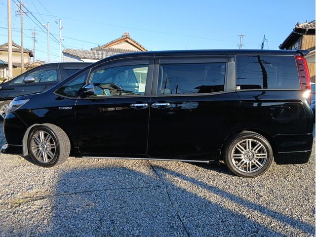 ノア 　ハイブリッドＧ　　エアロ　パワスラ　シートヒーター　アラウンドビューモニター　シートヒーター　社外ホイール　純正９インチナビ（8枚目）