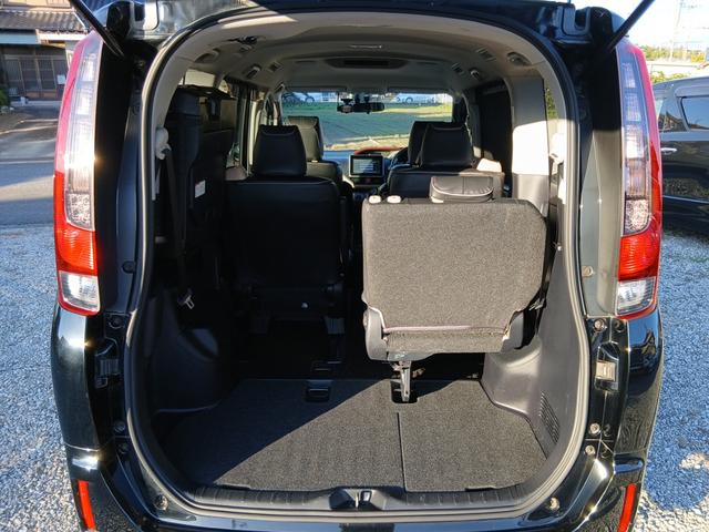 ノア 　ハイブリッドＧ　　エアロ　パワスラ　シートヒーター　アラウンドビューモニター　シートヒーター　社外ホイール　純正９インチナビ（11枚目）