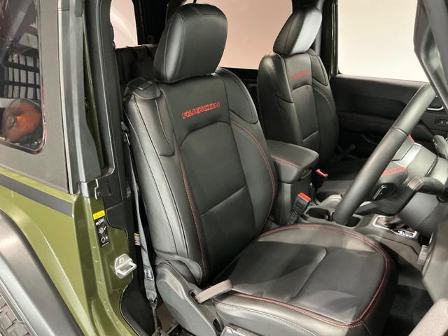 ジープ・ラングラー ルビコン・ソフトトップ　ワンオーナー／１００台限定車／１７ＡＷ／黒革／ステアリングヒーター／シートヒーター／ＡｐｐｌｅＣａｒＰｌａｙ／Ｂカメラ／ドラレコ／ＥＴＣ／純正ナビＴＶ／（17枚目）