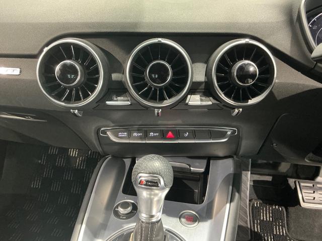 ＴＴクーペ １．８ＴＦＳＩ　Ｓラインパッケージ　バーチャルコックピット／アルカンターラコンビシート／ＥＴＣ／１８インチＡＷ／（30枚目）