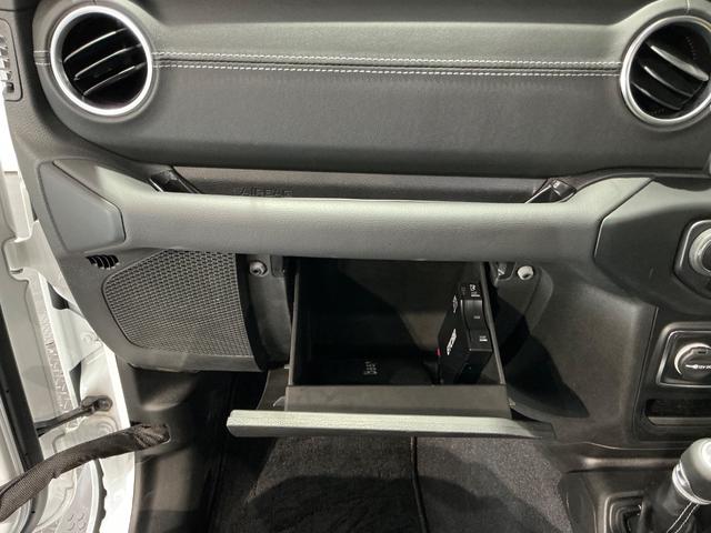 ジープ・ラングラーアンリミテッド フリーダムエディションＩＩ　ディスプレイルームミラー／特別仕様車／黒革／ＬＥＤヘッド／Ｂカメラ／ＡＣＣ／シートヒーター／ＡｐｐｌｅＣａｒＰｌａｙ／ボディー同色フリーダムトップ／ＥＴＣ／（41枚目）