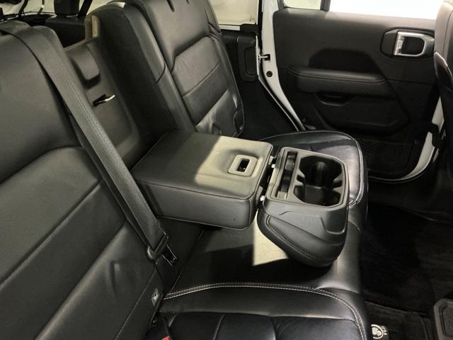ジープ・ラングラーアンリミテッド フリーダムエディションＩＩ　ディスプレイルームミラー／特別仕様車／黒革／ＬＥＤヘッド／Ｂカメラ／ＡＣＣ／シートヒーター／ＡｐｐｌｅＣａｒＰｌａｙ／ボディー同色フリーダムトップ／ＥＴＣ／（43枚目）