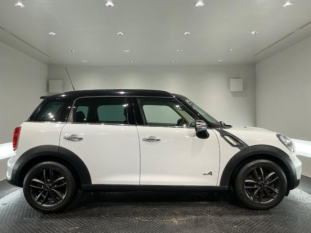 ＭＩＮＩ クーパーＳ　クロスオーバー　オール４　社外ナビＴＶ／革シート／１７インチＡＷ／シートヒーター／ＥＴＣ／（5枚目）