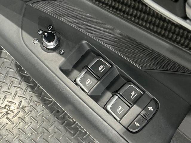 ＲＳ７スポーツバック パフォーマンス ベースグレード　カーボンインテリア／デジタルインナーミラー／ＢＯＳＥサウンド／社外可変バルブマフラー／ＫＷ車高調ローダウン／ハイパーフォージド２１ＡＷ／サンルーフ／社外カーボンステアリング／シートヒーター（15枚目）